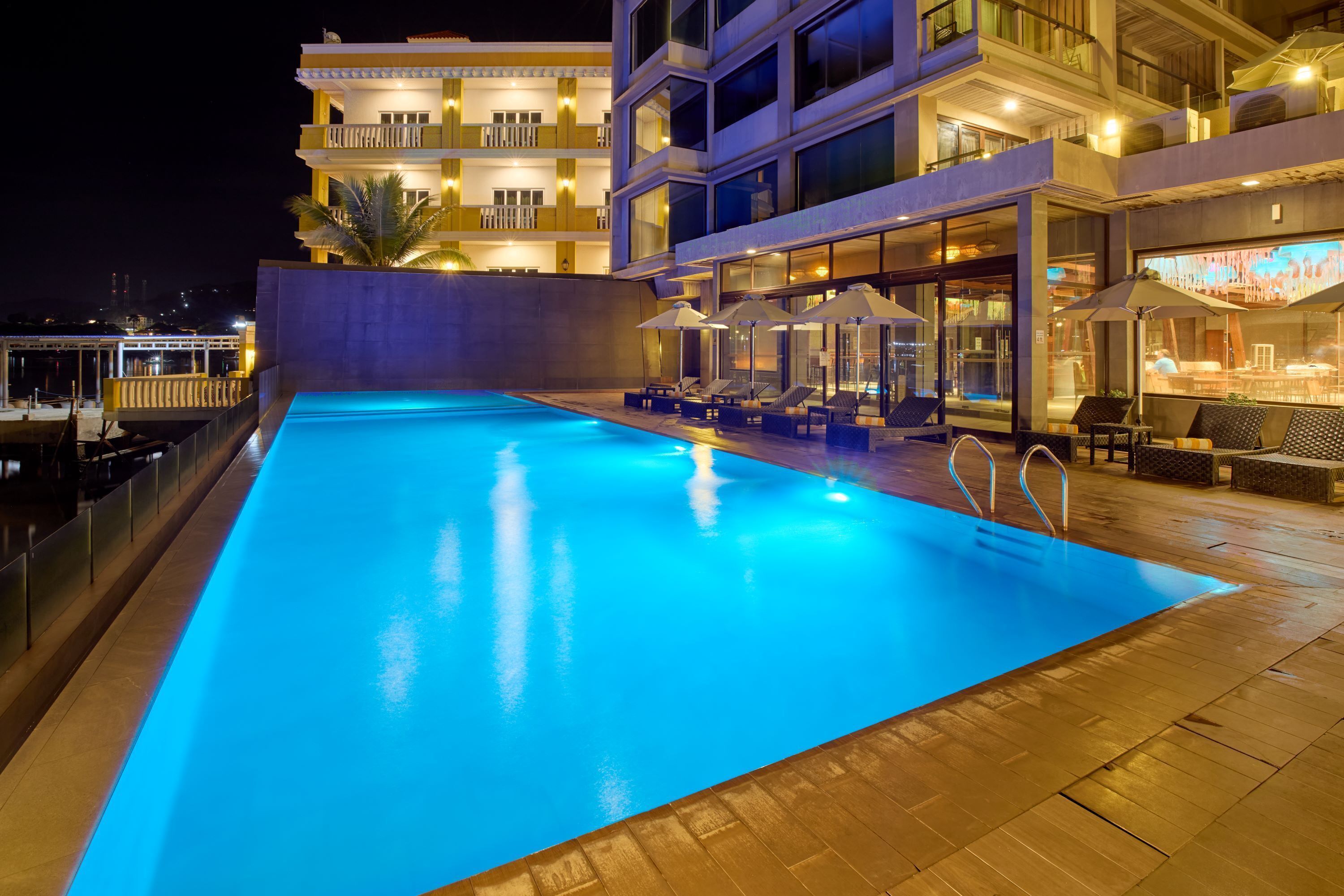 Outdoor pool, pool umbrellas, sun loungers