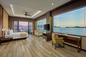 Panorama Suite | Caja fuerte, escritorio, cortinas opacas y wifi gratis