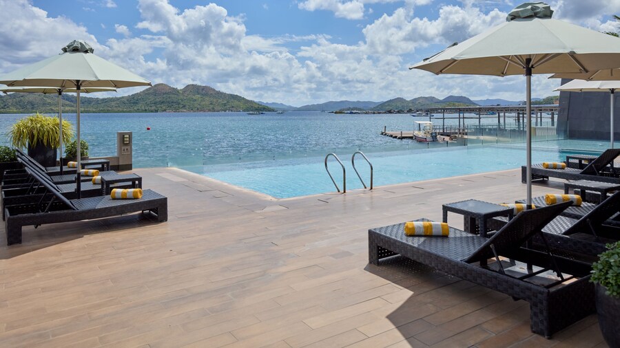 Two Seasons Coron Bayside Hotel