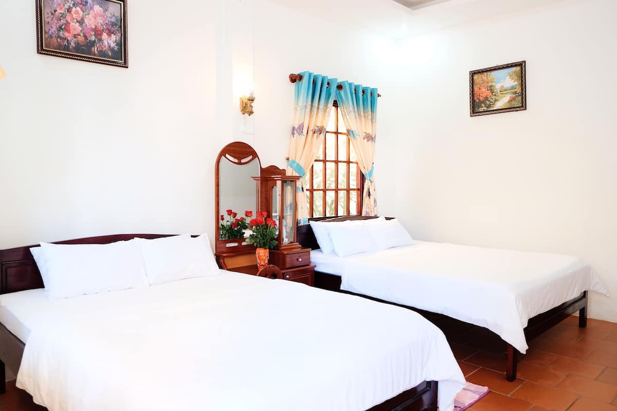 Bungalow, 2 Twin Beds | In-room safe, desk, blackout drapes, free WiFi