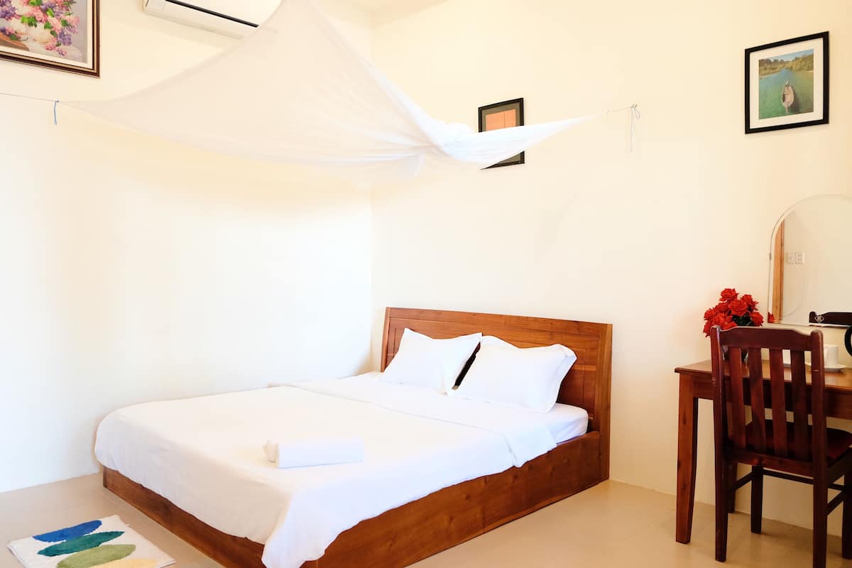 Superior Double Room, 1 King Bed, Non Smoking | In-room safe, desk, blackout drapes, free WiFi