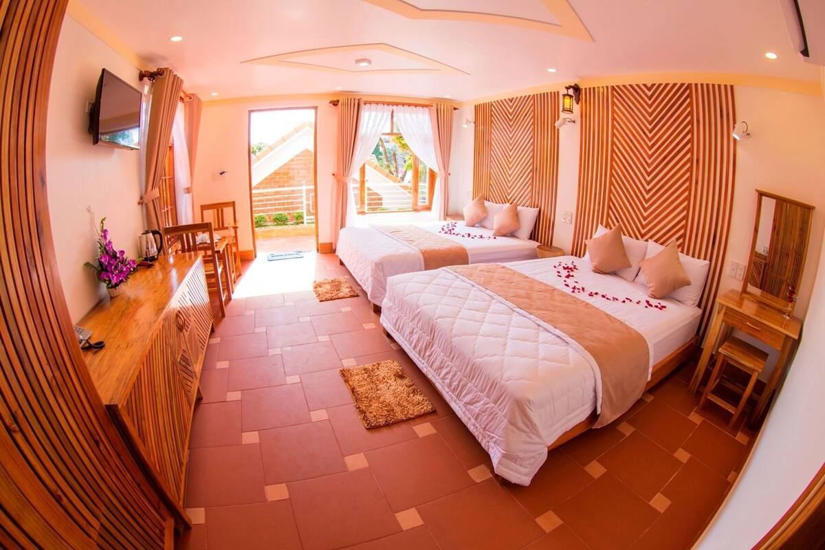 Blackout drapes, free WiFi, bed sheets