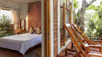 Habitación Deluxe, vista a la alberca | Cortinas blackout, wifi gratis y ropa de cama