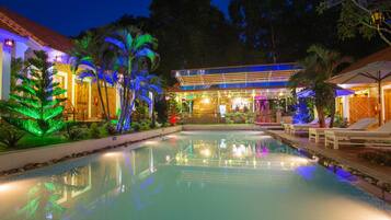 Outdoor pool, pool loungers