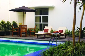 Outdoor pool - V Residence Kemang (Jakarta)