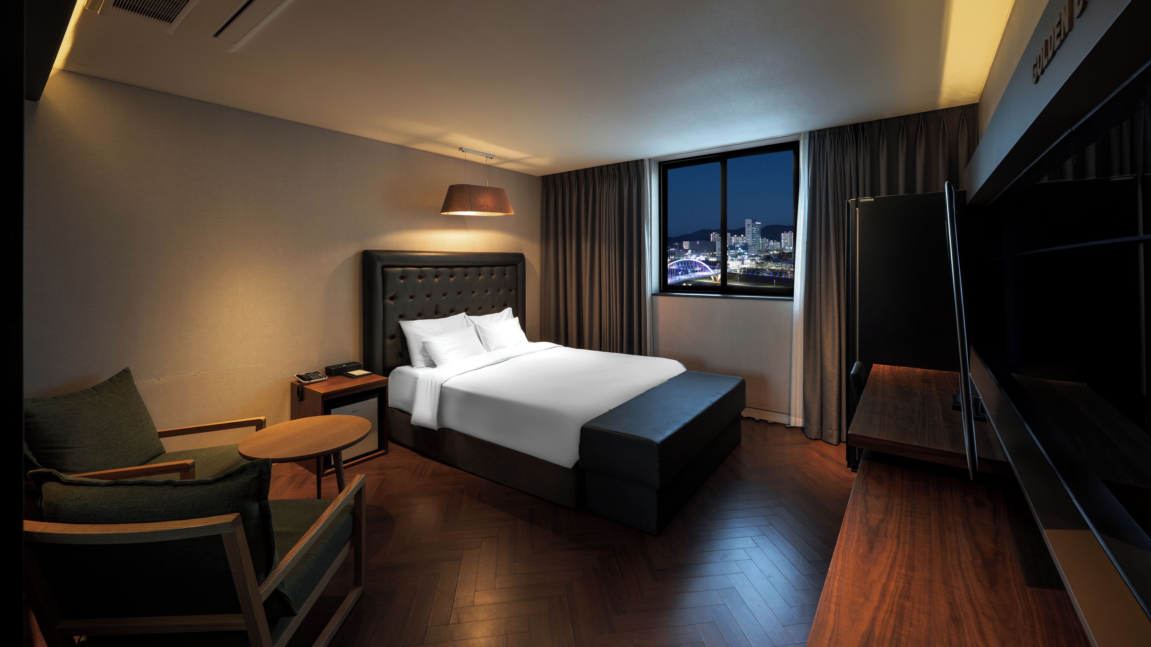 尊贵双人房 | 羽绒被、免费 WiFi