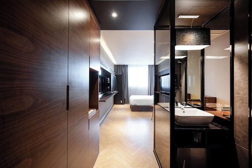 Golden Business Hotel