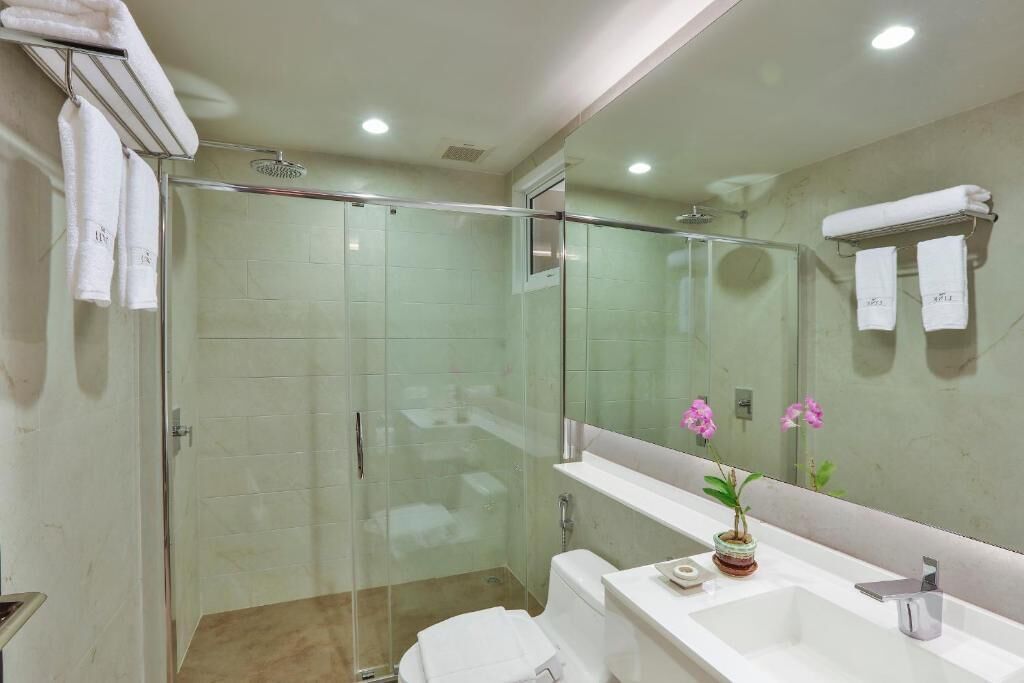 shower, free toiletries, hair dryer, slippers