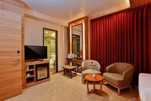 32-inch LCD TV with cable channels, TV - The Link 83 Mandalay Boutique Hotel (Mandalay)