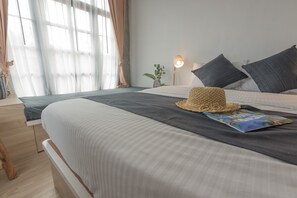 Economy Bigger Room with Refrigerator - Buffalo Thai Cafe & Bistro (Koh Lipe)