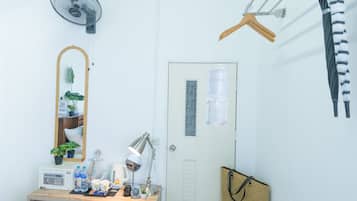 Budget Smaller Room | Coffres-forts dans les chambres, Wi-Fi gratuit