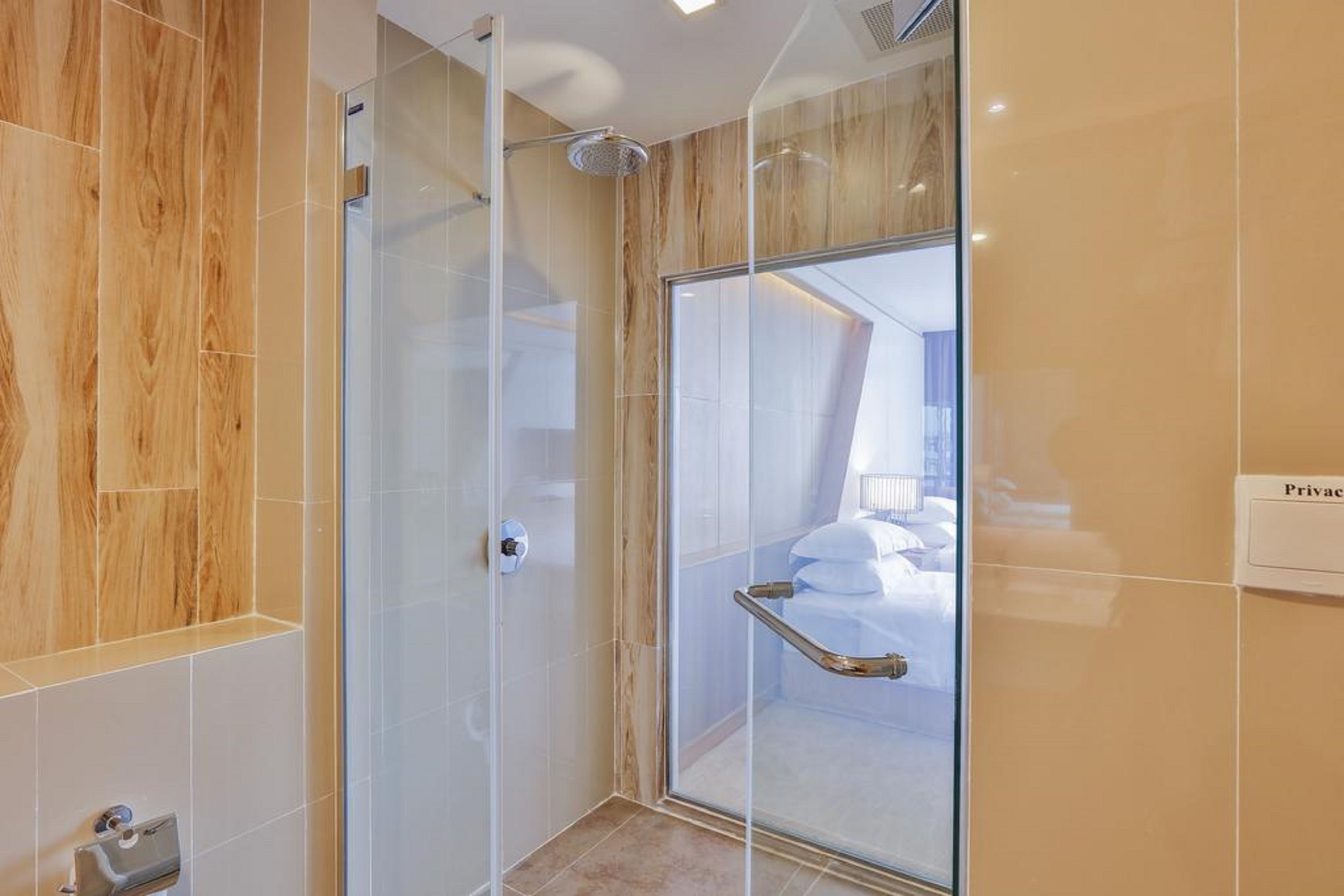 superior twin room | bathroom | free toiletries, hair dryer, towels