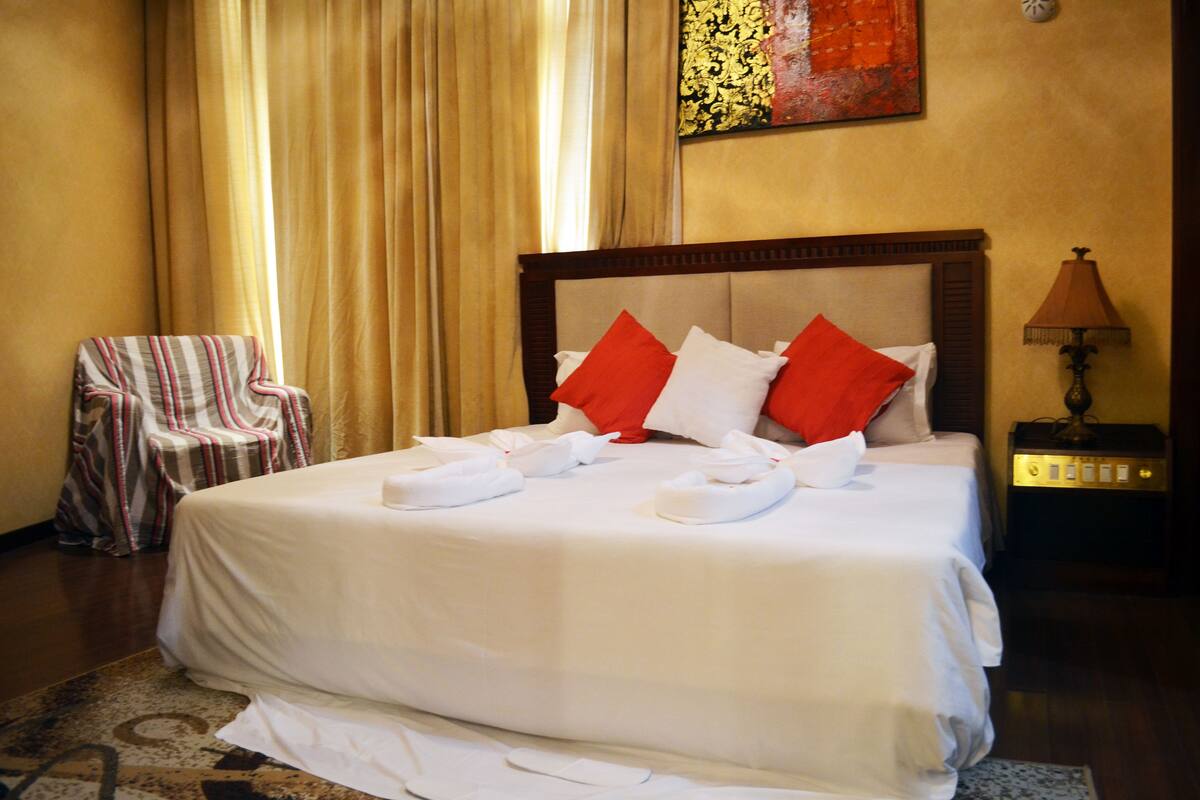 Suite | In-room safe, desk, blackout drapes, WiFi (free)