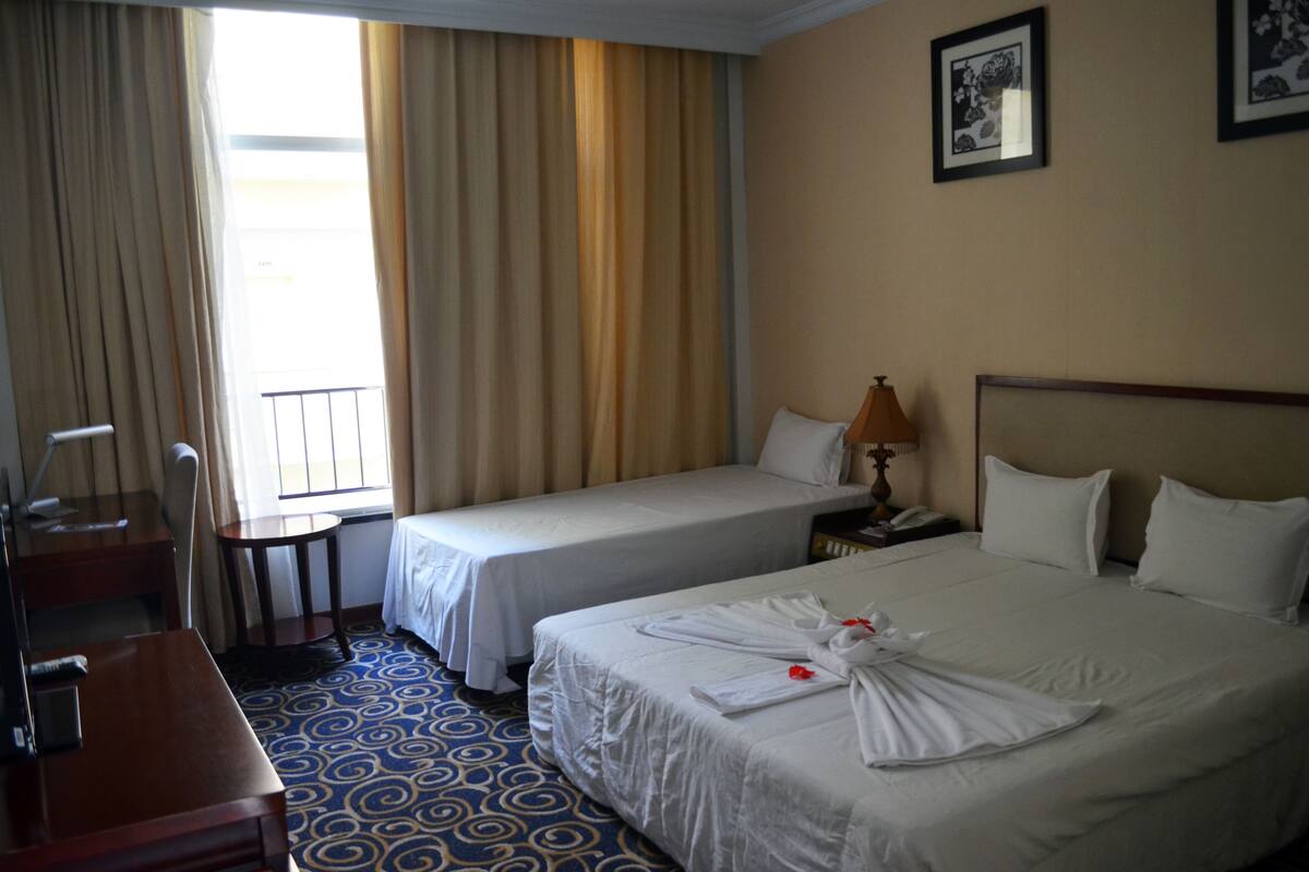 Double Room | In-room safe, desk, blackout drapes, WiFi (free)