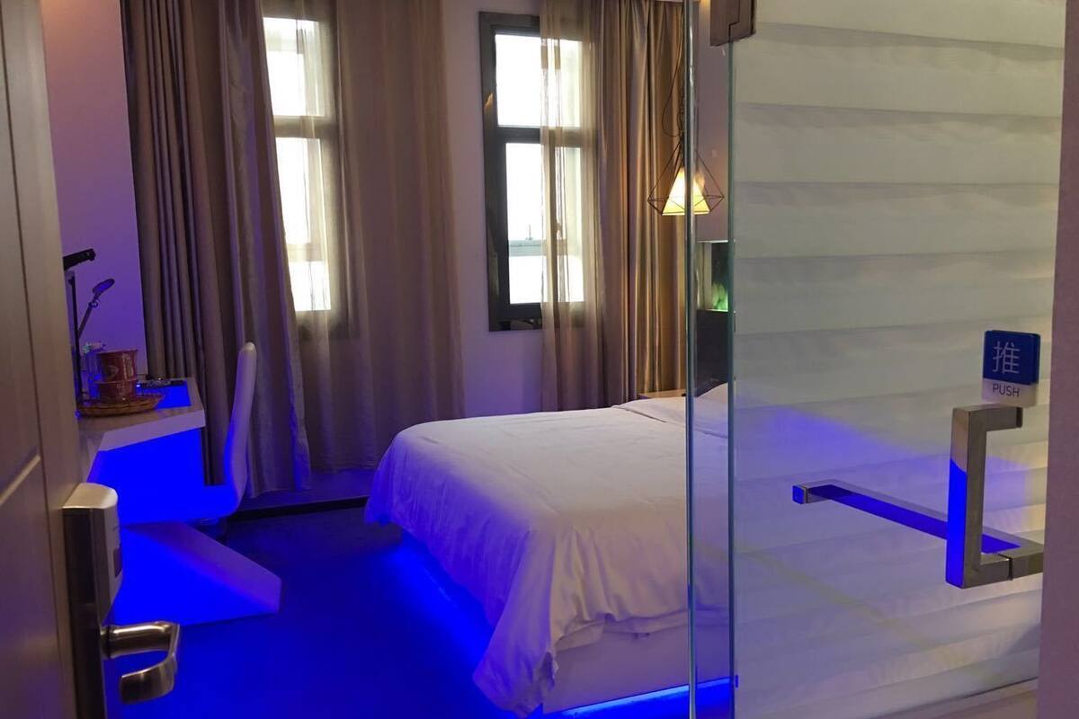 Standard Room, 1 Double Bed | Desk, blackout curtains, soundproofing, free WiFi