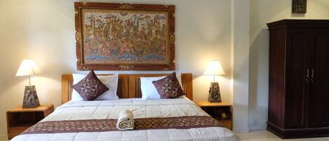 华丽客房 | 办公桌、免费 WiFi、床单