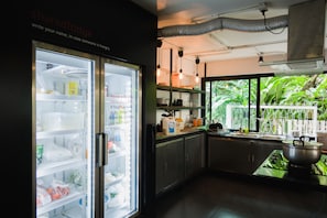 Dining - The Common Hostel (Chiang Mai)