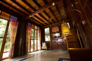 Chambre traditionnelle double, 1 chambre, chambres communicantes, vue sur le fleuve | Aire de séjour