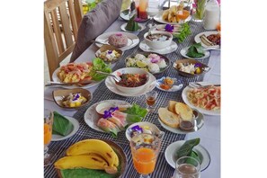 TĂ€gliches inbegriffenes nach Wunsch zubereitetes FrĂŒhstĂŒck