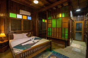 Quarto casal tradicional, 1 quarto, quartos conectados, vista para o rio | Cofres nos quartos, individualmente decorados