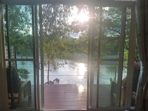 Chambre exclusive, cuisinette, vue sur le fleuve | Vue de la chambre