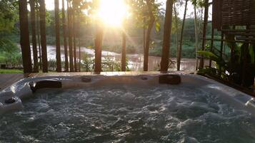 Outdoor spa tub