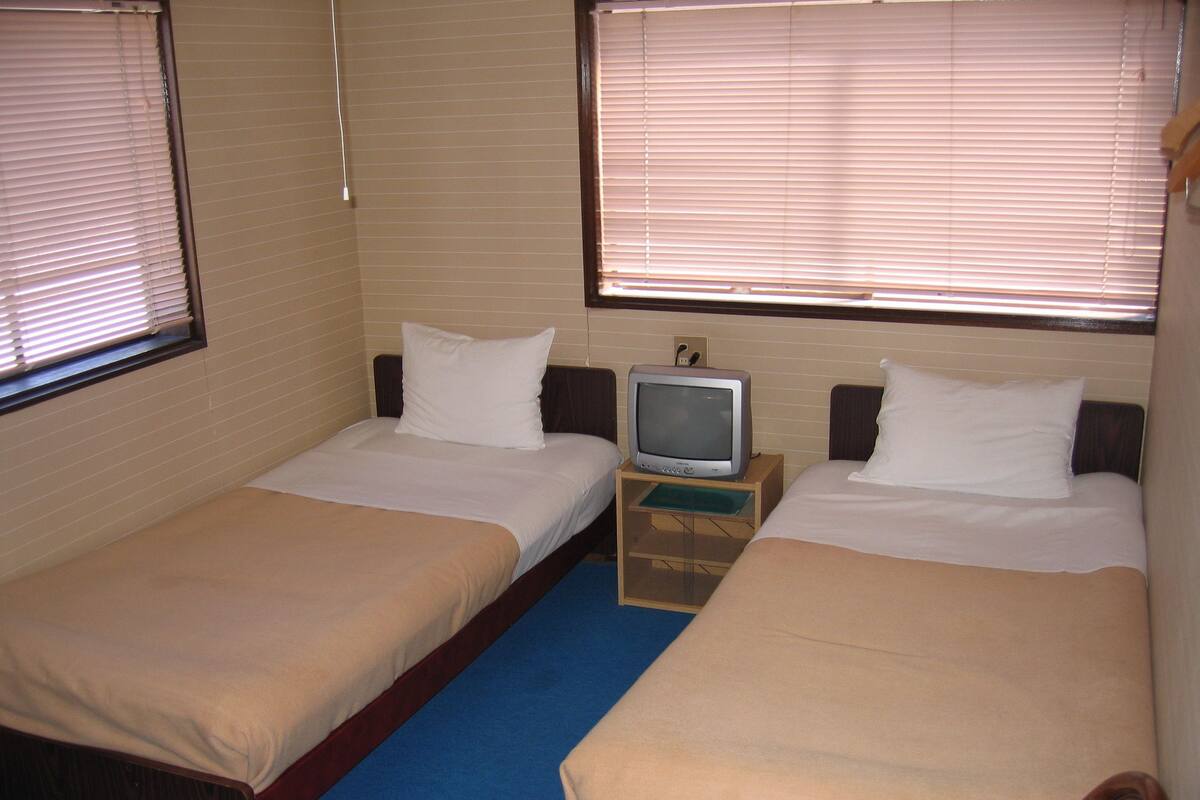 Economy Twin Room, Shared Bathroom | Desk, blackout drapes, WiFi (free), bed sheets
