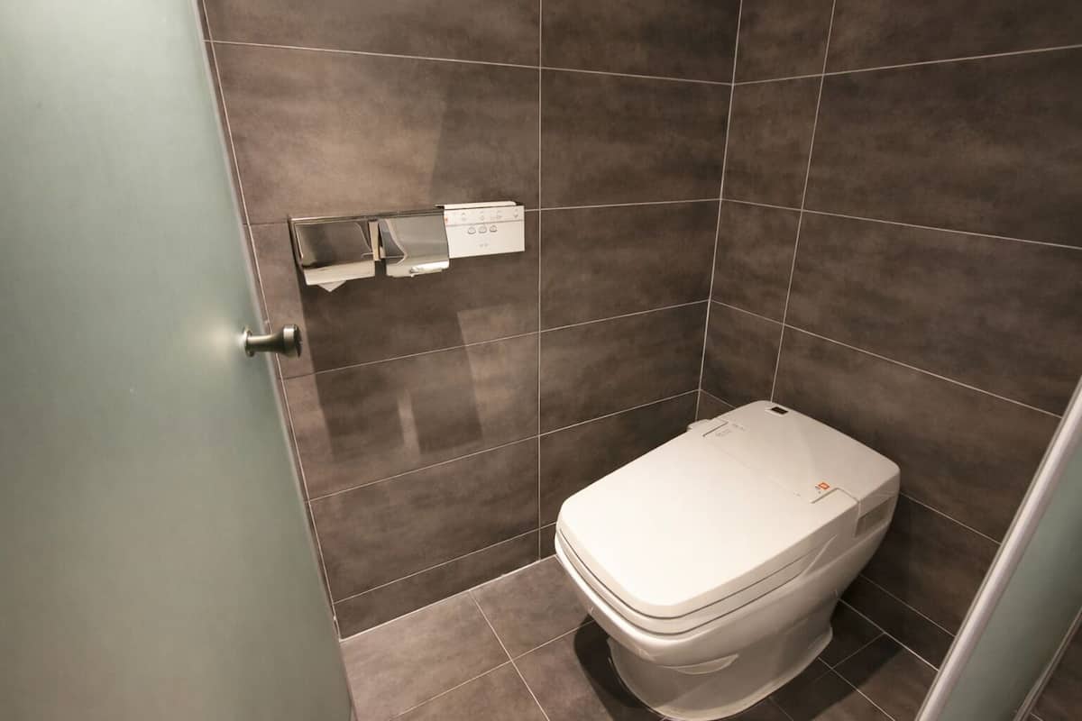 Habitación doble estándar | Ropa de cama de alta calidad, escritorio y wifi gratis