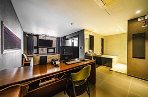 Luxury Studio Suite | Living area | Flat-screen TV - Bupyeong Zenith Hotel (Incheon)