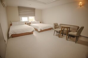 Chambre Quadruple Familiale | Bureau, Wi-Fi gratuit, draps fournis
