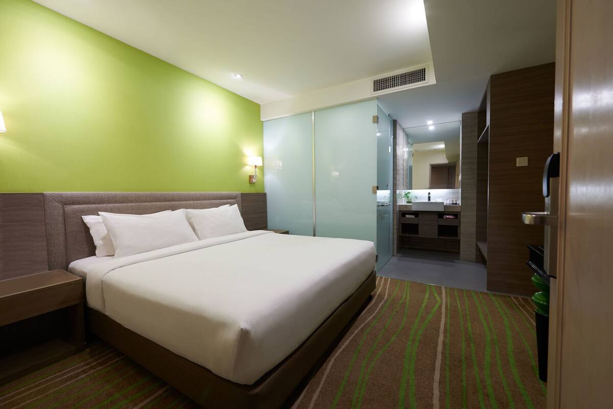 In-room safe, desk, soundproofing, iron/ironing board (on request)