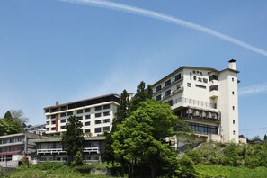 Front of property - Hotel Taiko (Myoko)