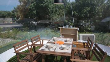 Free daily on-the-go breakfast