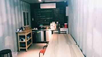 Petit déjeuner à emporter compris tous les jours