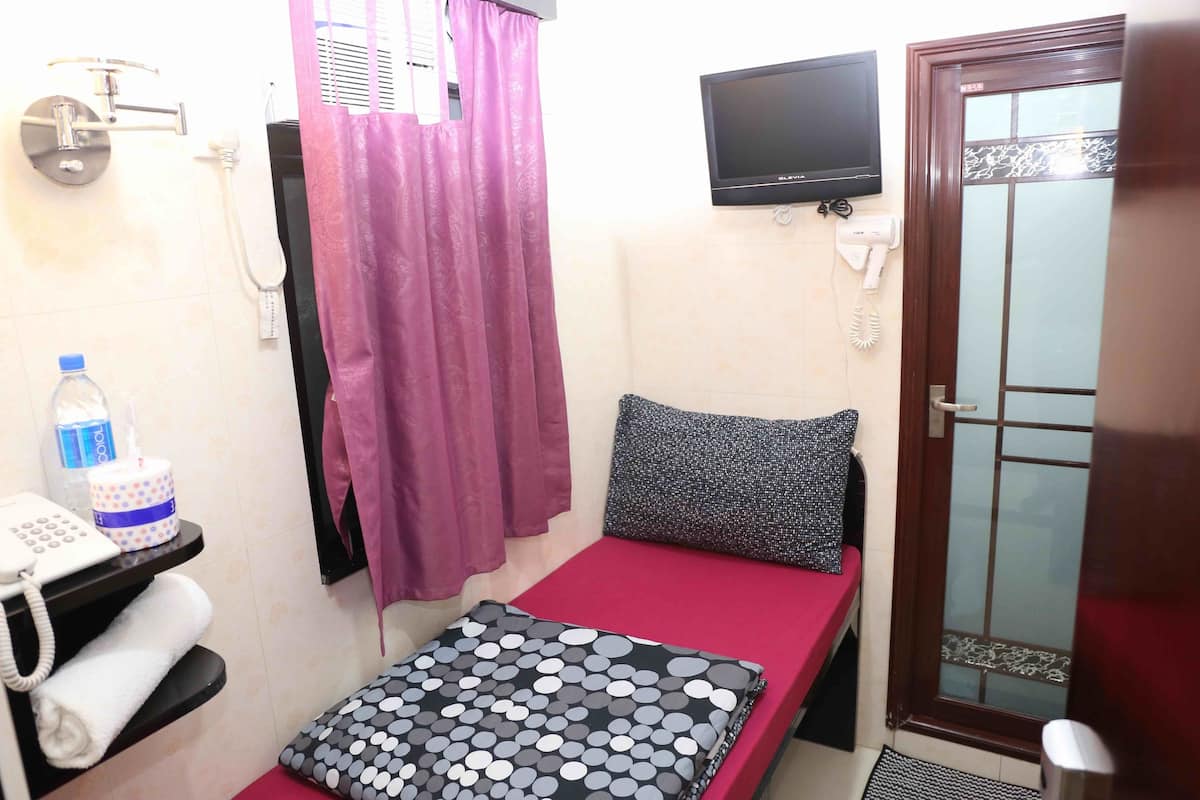 Premium bedding, in-room safe, desk, soundproofing