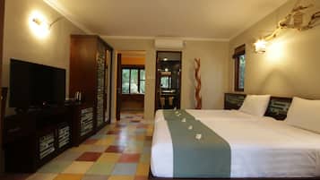 Chambre Deluxe avec lits jumeaux | Mini-bar avec articles gratuits, coffres-forts dans les chambres, bureau