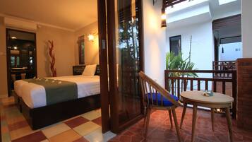 Chambre Deluxe avec lits jumeaux | Mini-bar avec articles gratuits, coffres-forts dans les chambres, bureau