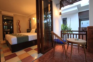 华丽双床房 | 免费迷你吧物品、客房内保险箱、办公桌、隔音