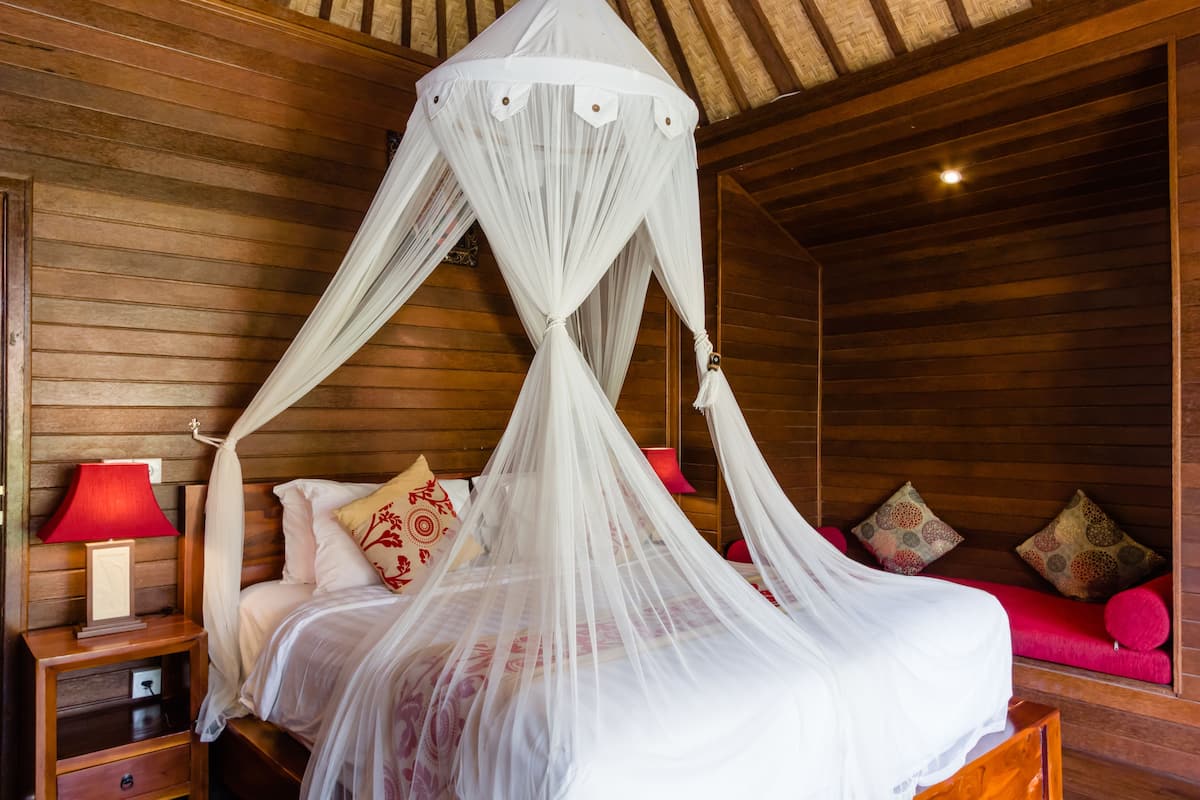 deluxe cottages pool view | premium bedding, minibar, in-room safe, desk