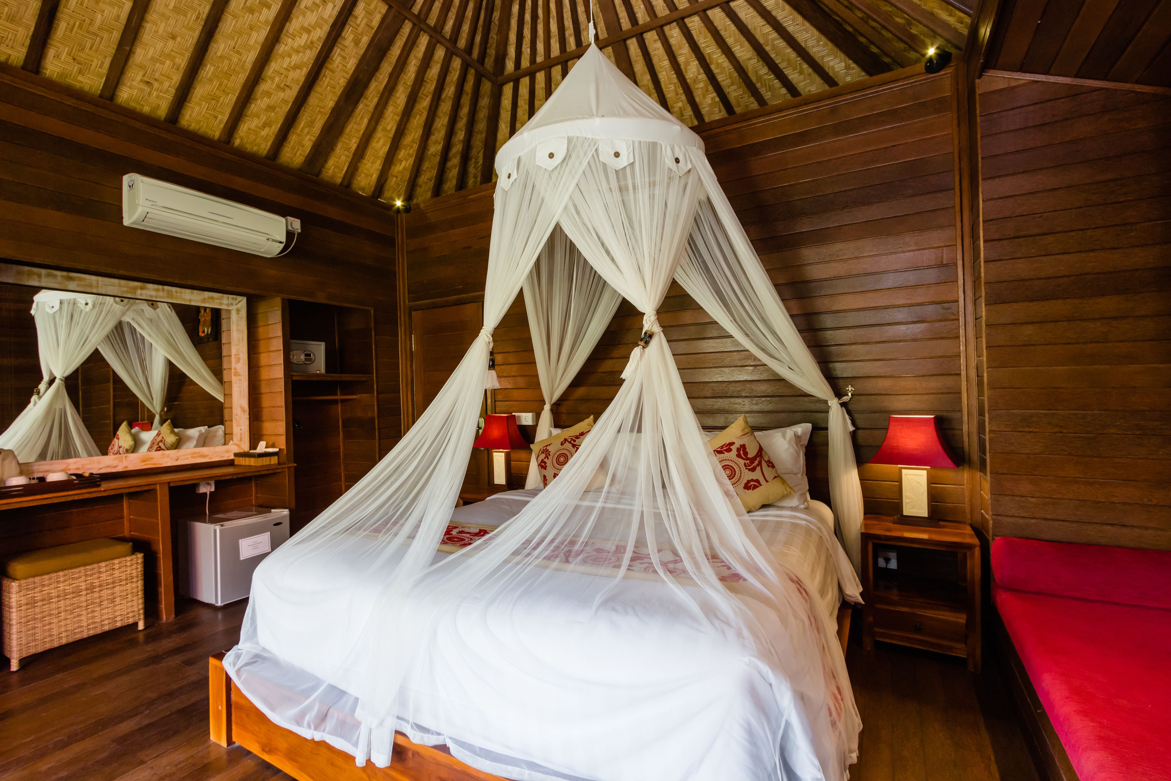 deluxe cottages pool view | premium bedding, minibar, in-room safe, desk