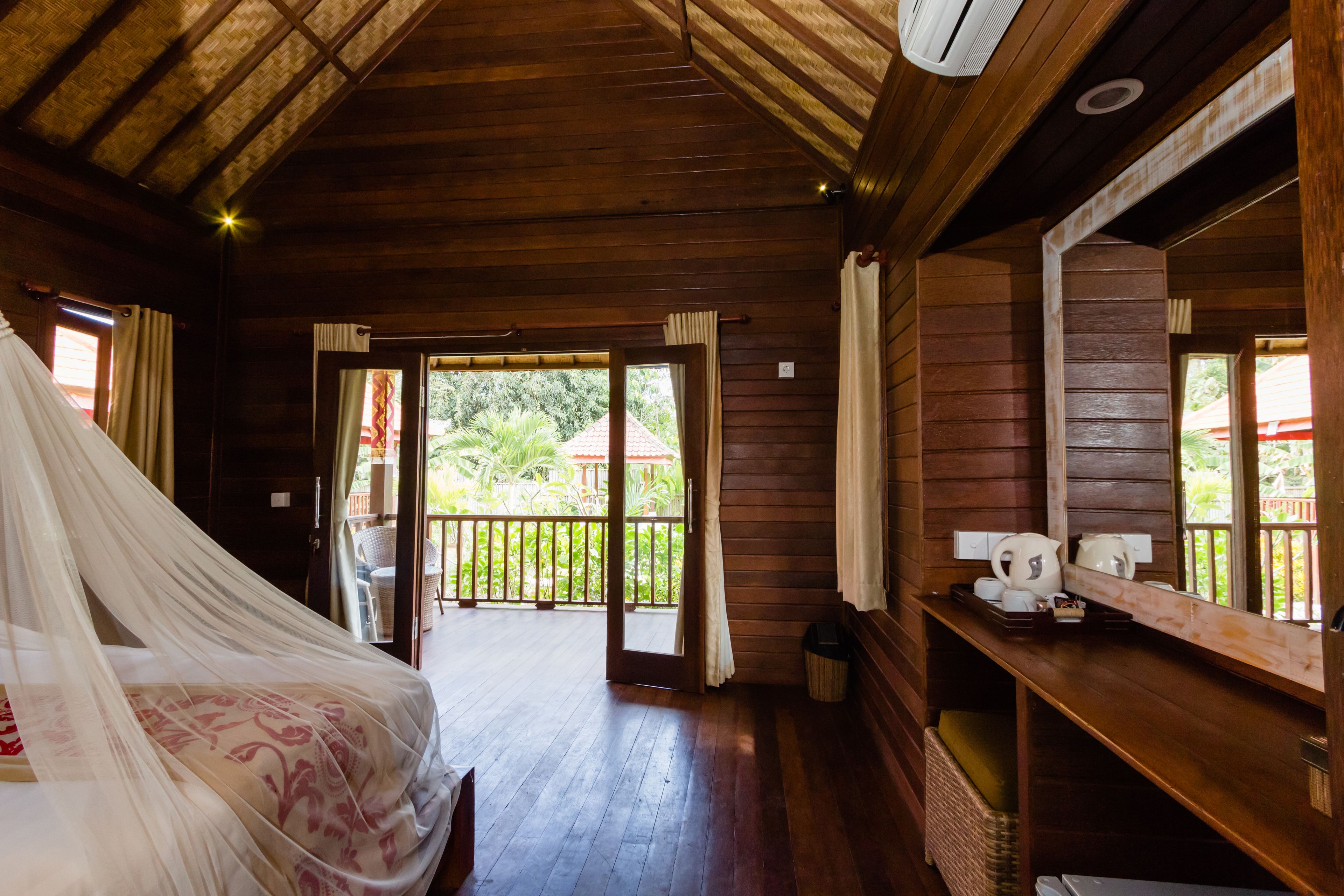 deluxe cottages pool view | premium bedding, minibar, in-room safe, desk