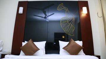 1 bedroom, premium bedding, in-room safe, desk