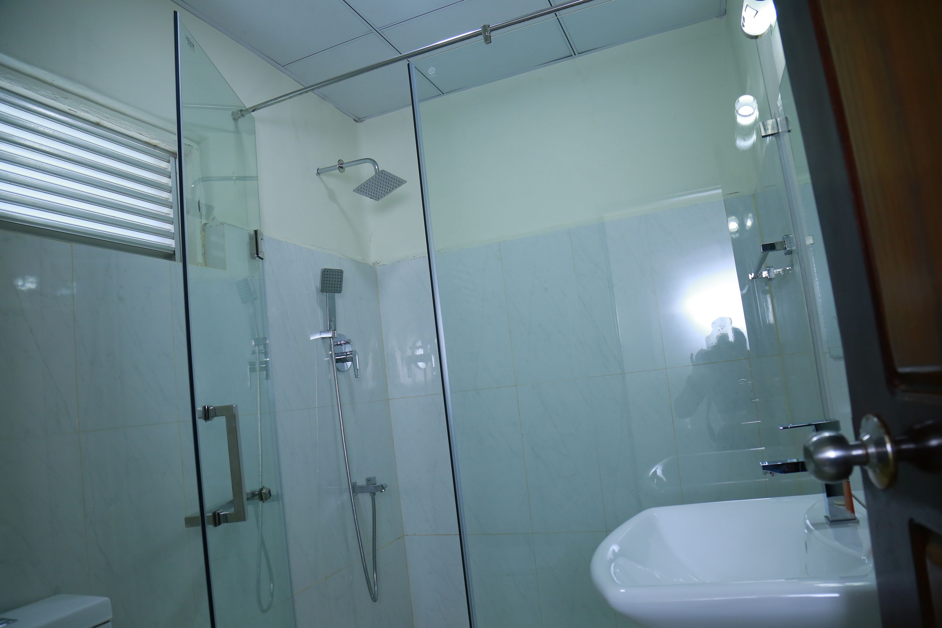 Deluxe Double Room | Bathroom | Free toiletries, towels