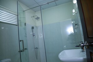 Deluxe Double Room | Bathroom - Sea port hotel (Negombo)