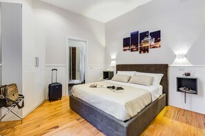 Habitación doble superior, 3 habitaciones, baño privado | Caja fuerte, decoración individual, escritorio