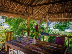 Mittagessen, Brunch, indonesische Küche, Blick aufs Meer 
