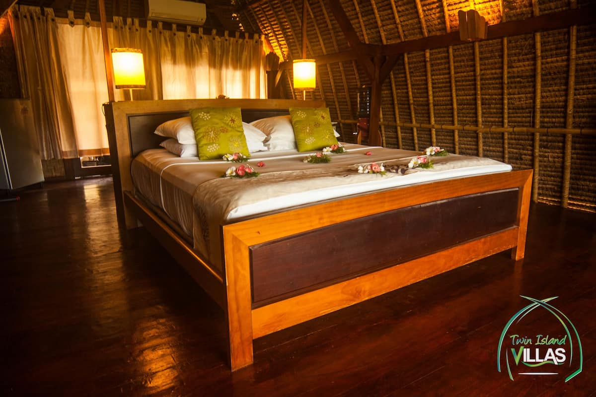 Traditionele boomhut, uitzicht op zee | Een minibar, extra bedden, gratis wifi, beddengoed