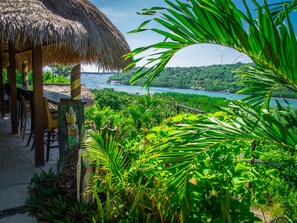 Bar (on property) - Twin Island Villas & Dive Resort (Lembongan Island)