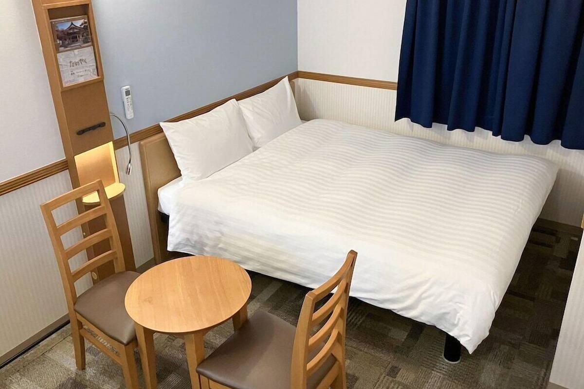 Bureau, accès au Wi-Fi (inclus), literie fournie
