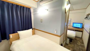 Skrivebord, wi-fi (inkludert) og sengetøy